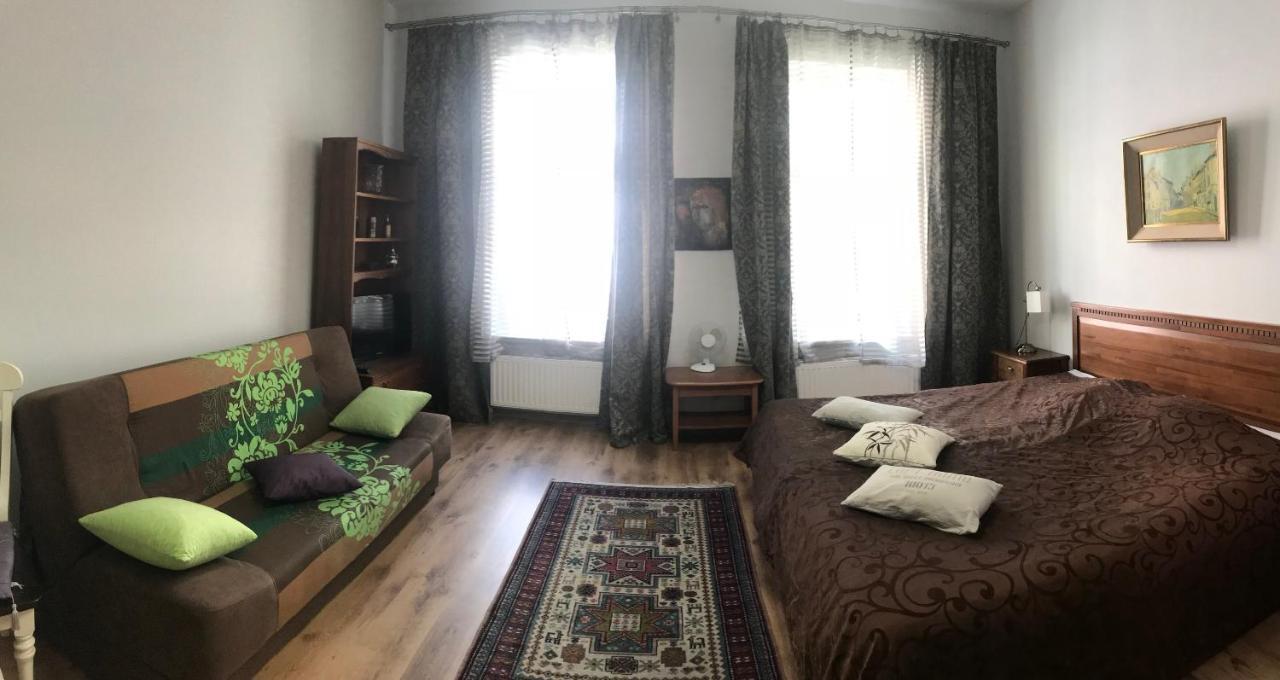 A1 Apartments With Free Parking Рига Экстерьер фото